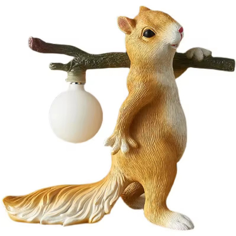 Nordic Bedside Resin Cartoon Squirrel စားပွဲတင်မီးအိမ်